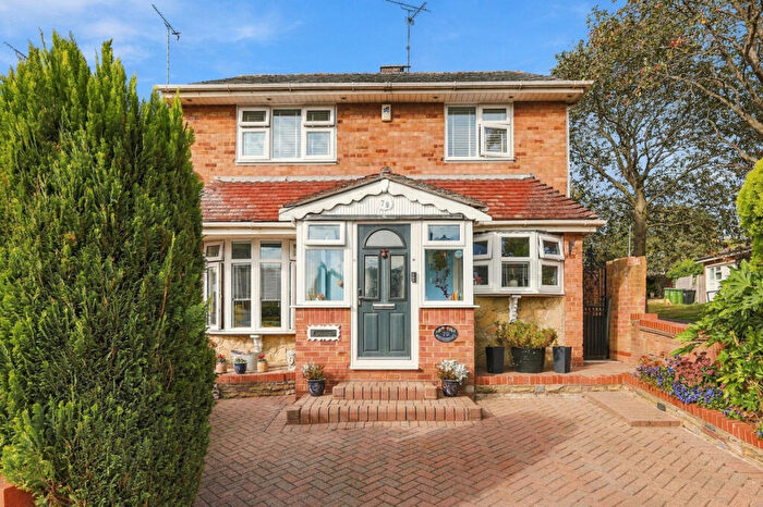 3 Bedroom Semi-Detached House For Sale In Methersgate, Basildon, SS14