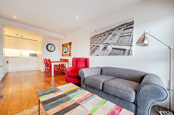 2 Bedroom Flat To Rent In New York Road, Leeds, West Yorkshire, LS2