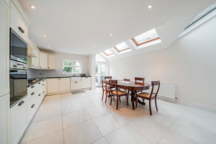 4 Bedroom House To Rent In Salcott Road, Battersea, London, SW11