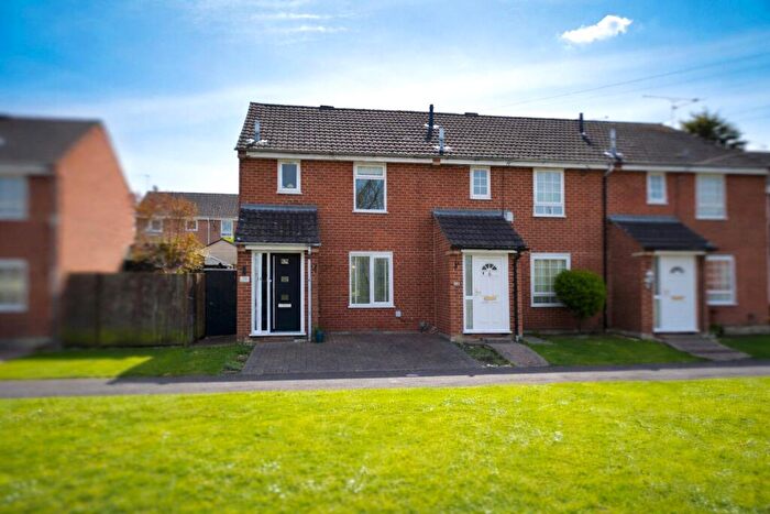 3 Bedroom Terraced House For Sale In Pottery Road, Tilehurst, Reading, Berkshire, RG30