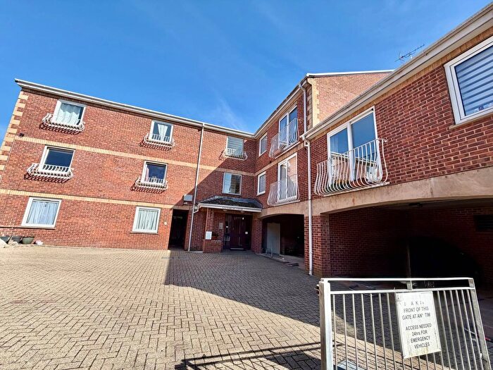 2 Bedroom Flat For Sale In Glenorchy Court, Exmouth, EX8