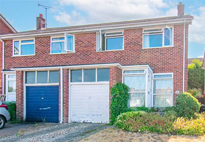3 Bedroom Semi Detached House For Sale In Sycamore Rise, Newbury, Berkshire, RG14