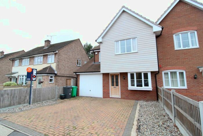 5 Bedroom Semi-Detached House To Rent In Oakfield Road, Benfleet, SS7