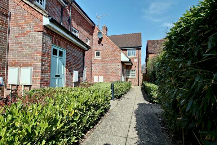 2 Bedroom Maisonette To Rent In Roughdown Road, Boxmoor, HP3