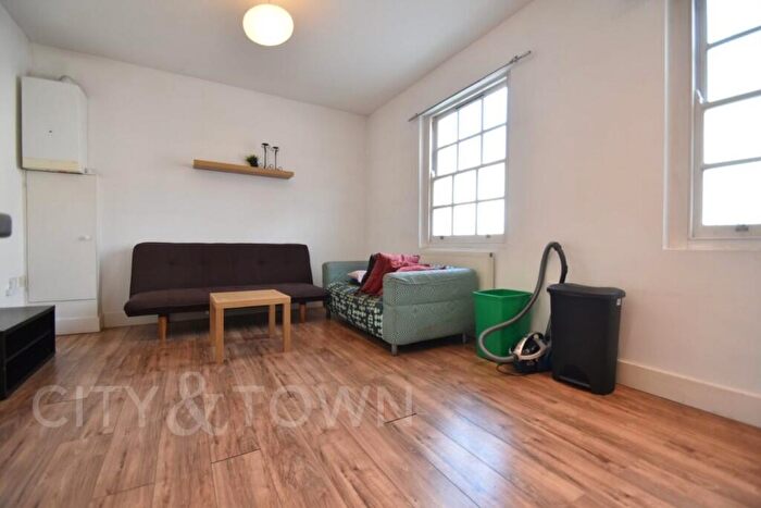 2 Bedroom Apartment To Rent In Lordship Road, London, N16