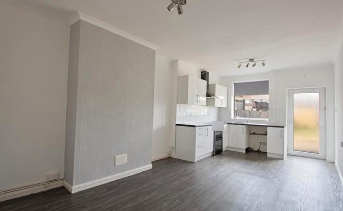 2 Bedroom Terraced House To Rent In Derby Road, Chesterfield, S40