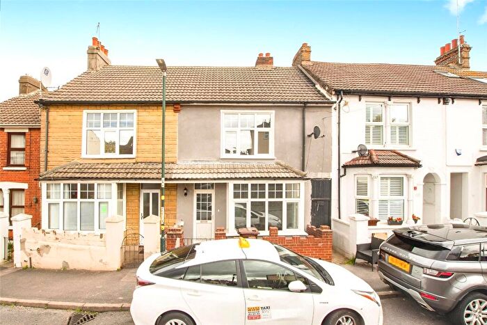 2 Bedroom Terraced House To Rent In Victoria Road, Chatham, Kent, ME4
