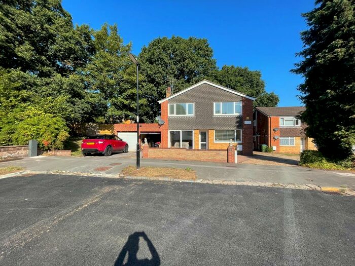 2 Bedroom Maisonette To Rent In Rutland Way, Southampton, SO18