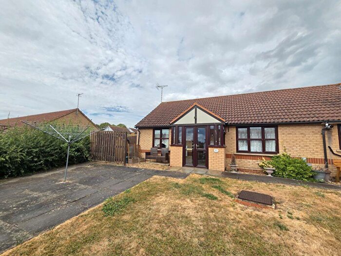 2 Bedroom Bungalow For Sale In Epsom Grove, Bletchley, Milton Keynes, MK3