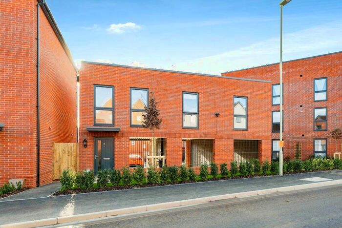 2 Bedroom Maisonette To Rent In Oakhanger Close, Curbridge, Southampton, Hampshire, SO30