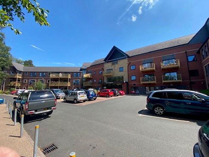 1 Bedroom Apartment For Sale In Park Gardens, Banbury, OX16