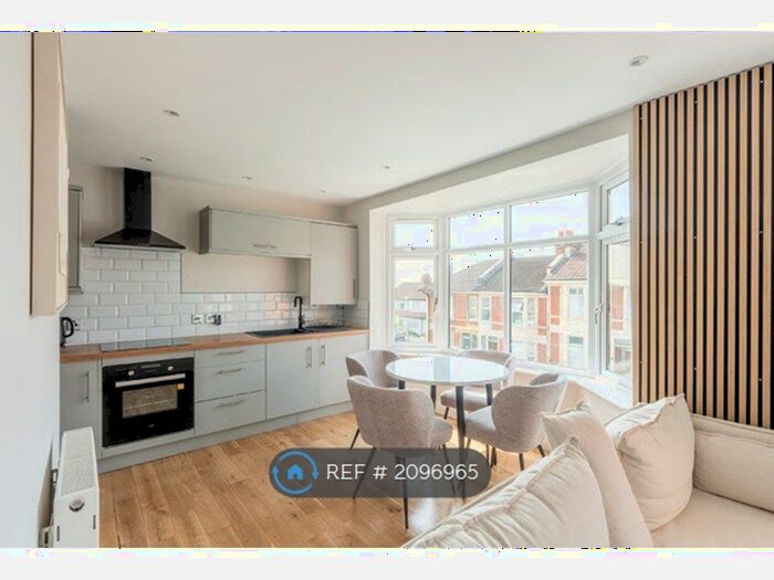 2 Bedroom Flat To Rent In Doone Road, Bristol, BS7