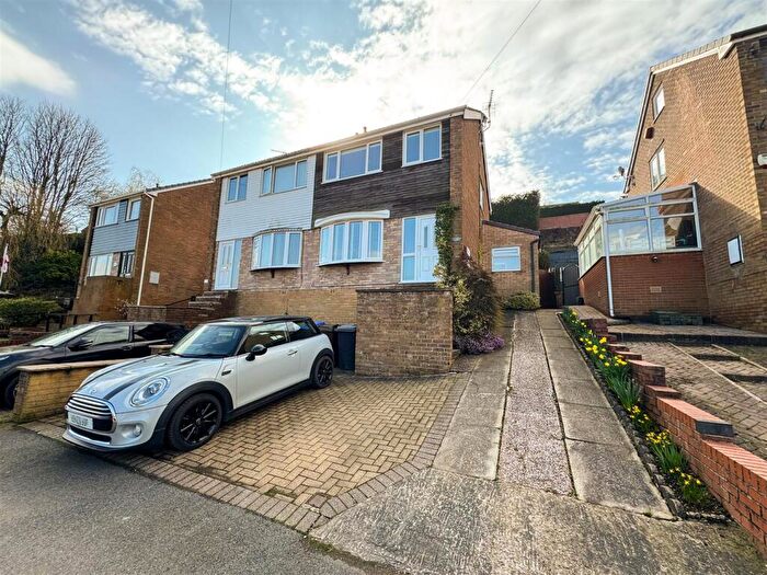 3 Bedroom Semi-Detached House For Sale In Smithy Moor Avenue, Stocksbridge, S36