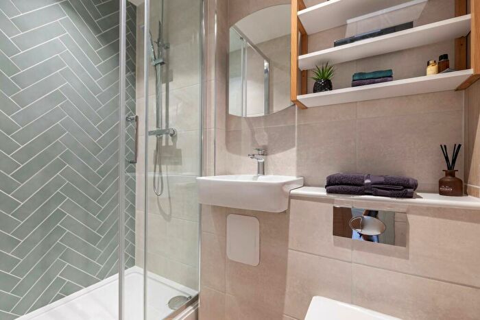 2 Bedroom Apartment To Rent In Yarborough Road - Bedroom En Suite Apt - /, LN1