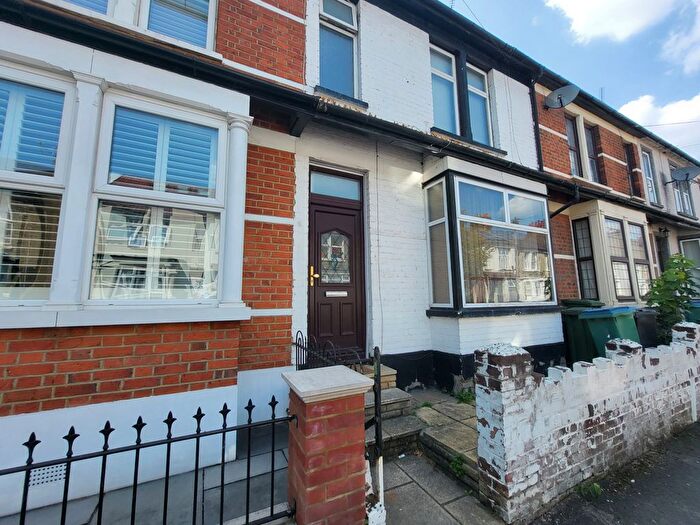 3 Bedroom Terraced House To Rent In Gladstone Road, Watford, WD17