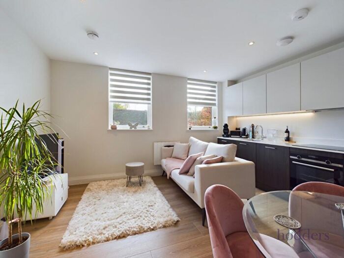 1 Bedroom Apartment For Sale In Chertsey, Surrey, KT16