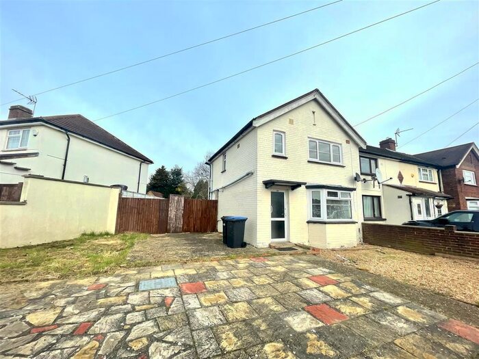3 Bedroom Property To Rent In Stoneleigh Avenue, Enfield EN1