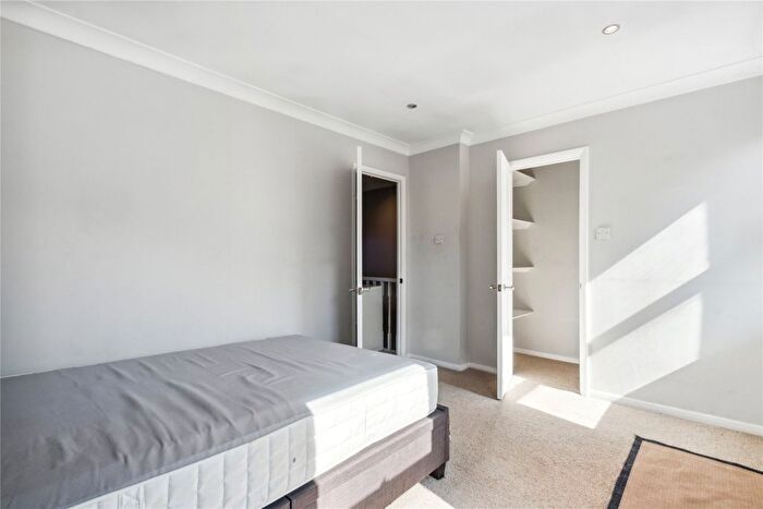 3 Bedroom Terraced House For Sale In Carmichael Mews, London, SW18
