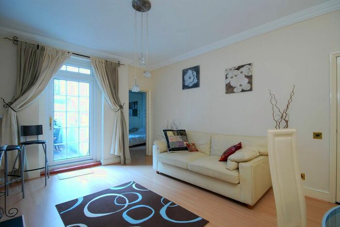 1 Bedroom Flat To Rent In Philbeach Gardens, Earls Court, London, SW5