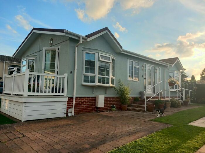 2 Bedroom Park Home For Sale In Wykeham Park, Alresford Road, Winchester, SO21