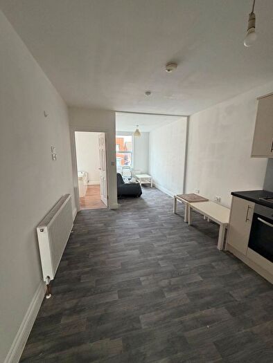 2 Bedroom Flat To Rent In Clayton Road, Hayes, UB3