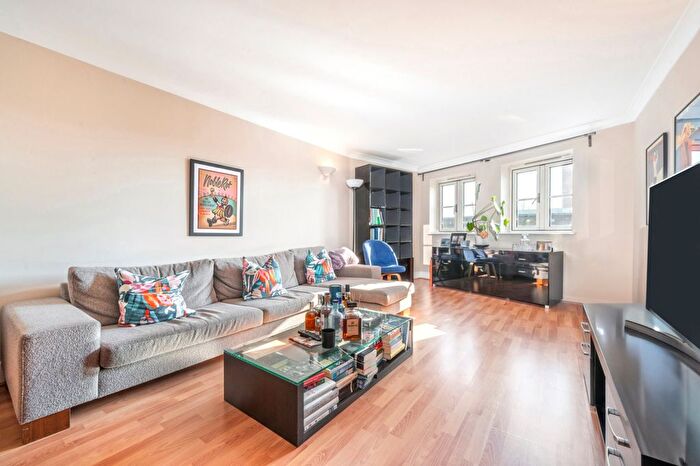 2 Bedroom Flat To Rent In Rodin Court, Essex Road, N1