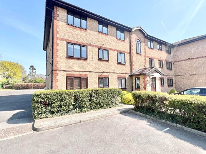 1 Bedroom Flat To Rent In Hutchins Close, Hornchurch, RM12