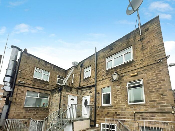 1 Bedroom Property To Rent In Wakefield Road, Huddersfield, West Yorkshire, HD5