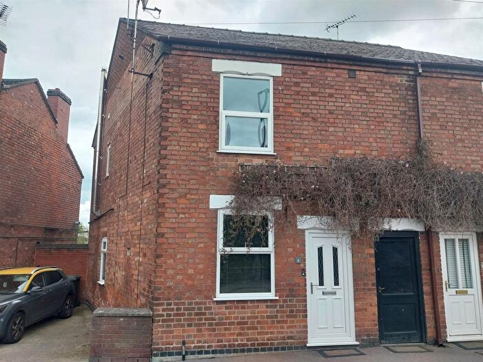 3 Bedroom End Of Terrace House To Rent In Mill Hill Lane, Winshill, Burton On Trent, DE15