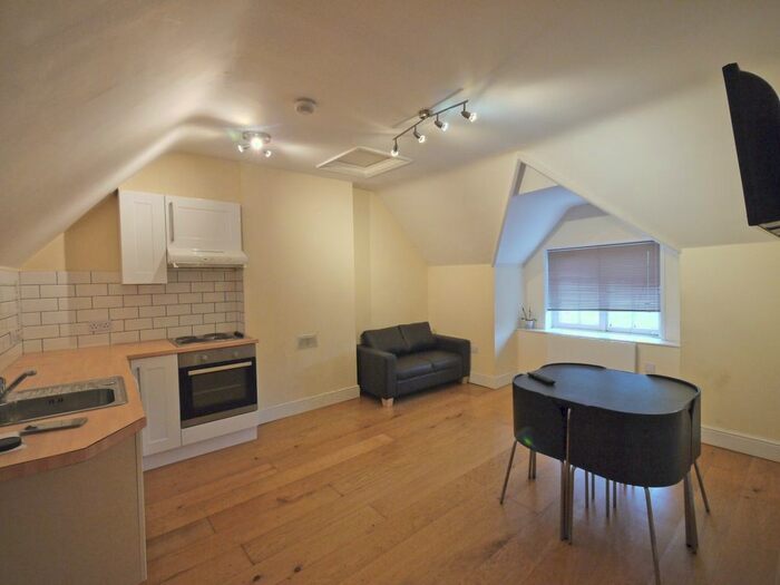 1 Bedroom Flat To Rent In Maxwell Road, Northwood, HA6