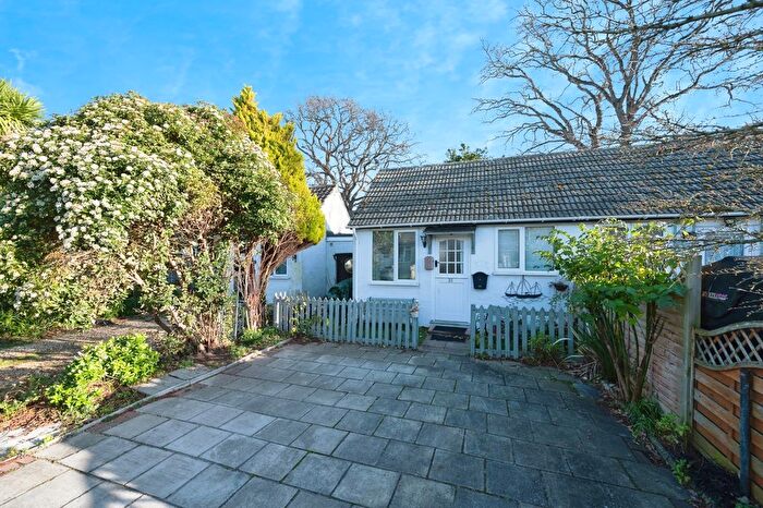 1 Bedroom Bungalow For Sale In Fairlight Chalets, Salterns Lane, Hayling Island, Hampshire, PO11