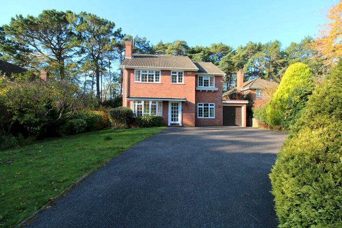 4 Bedroom Detached House To Rent In Wychwood Drive, Bournemouth, BH2
