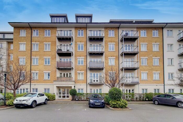 3 Bedroom Flat To Rent In Hurley House, West Drayton, UB7