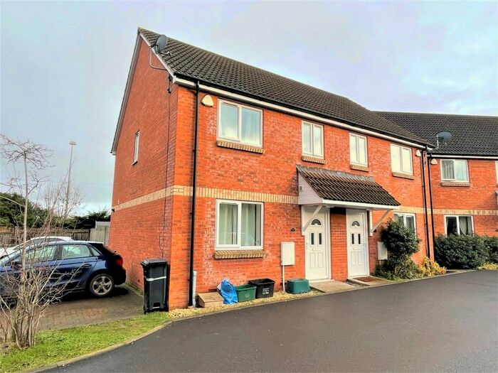 3 Bedroom Semi-Detached House To Rent In Poplar Road, Taunton TA1