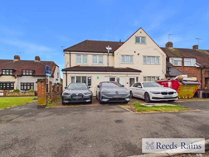 1 Bedroom Flat For Sale In The Drive, Collier Row, Romford, RM5