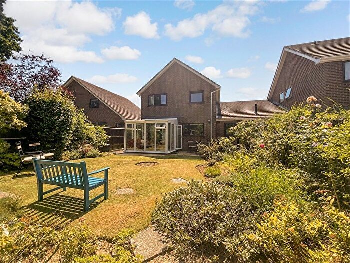 4 Bedroom Link Detached House For Sale In Beacon Walk, Tenterden, Kent, TN30