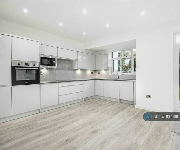 4 Bedroom Semi-Detached House To Rent In Willow Road, Enfield, EN1