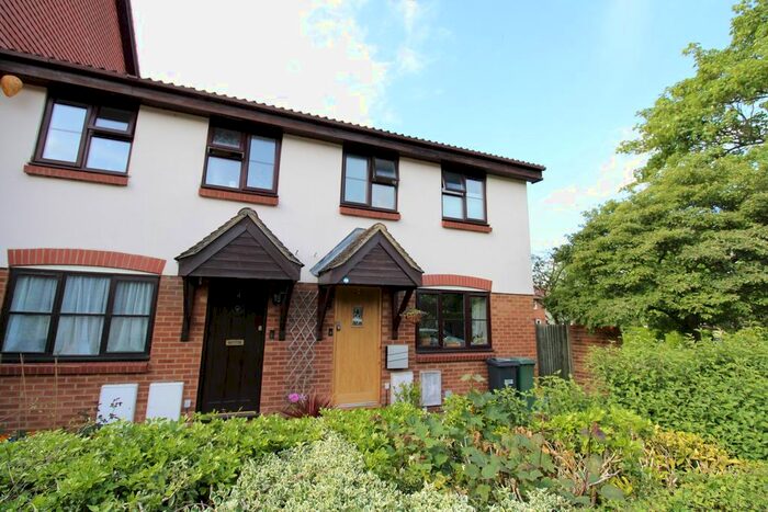 2 Bedroom End Of Terrace House To Rent In Redhill, Surrey, RH1