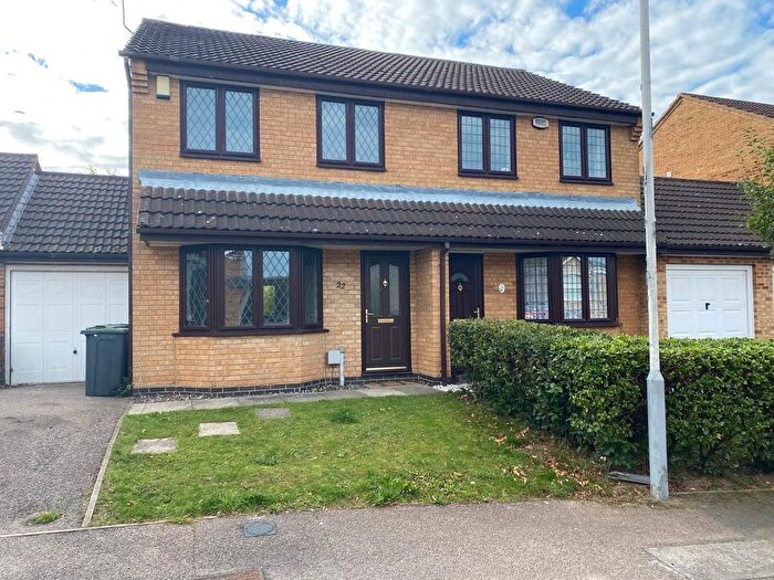 3 Bedroom Semi-Detached House To Rent In Lambourn Drive, Luton, LU2