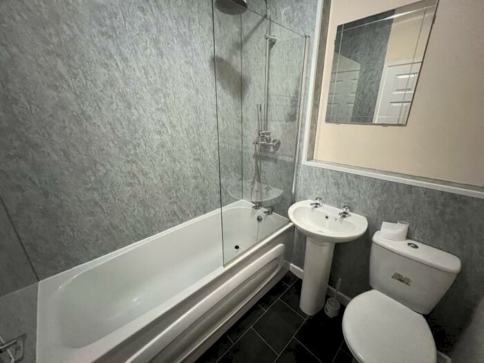 2 Bedroom Terraced House To Rent In Park Avenue, Attleborough, Nuneaton