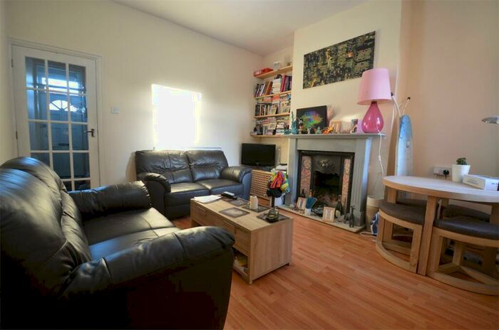 4 Bedroom Terraced House To Rent In Warwards Lane, Selly Oak. Mins Walk To University Of Birmingham, B29