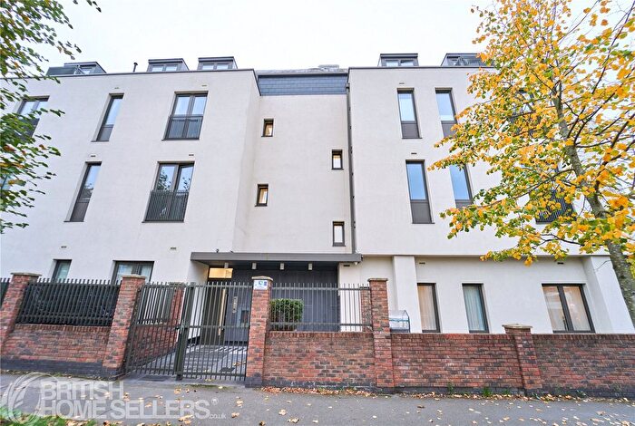 2 Bedroom Flat For Sale In Roxborough Avenue, Harrow, HA1