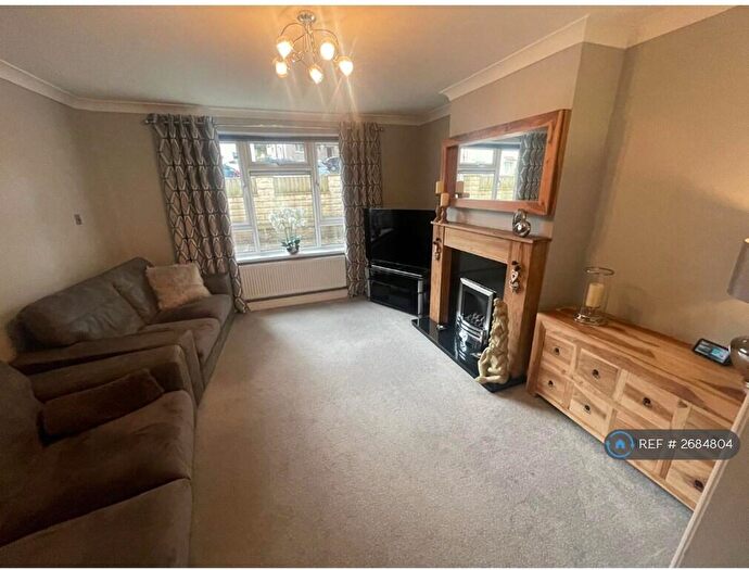 3 Bedroom Semi-Detached House To Rent In Fernside Avenue, Huddersfield, HD5
