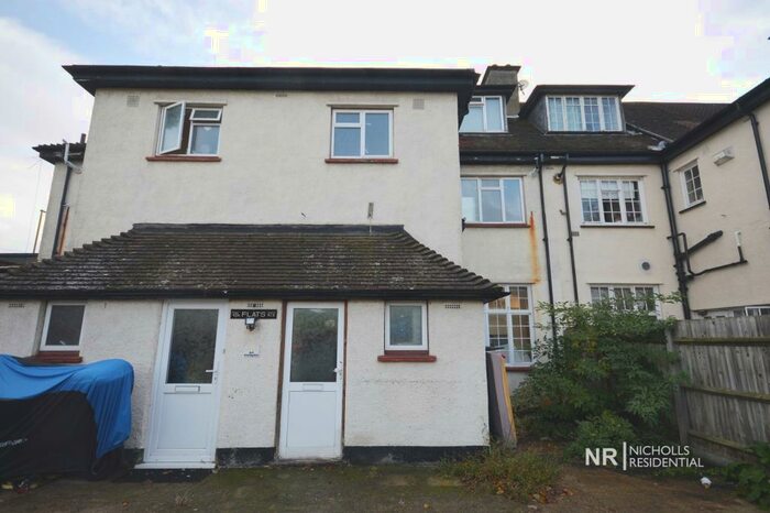 3 Bedroom Maisonette To Rent In Waterloo Road, Epsom, Surrey., KT19