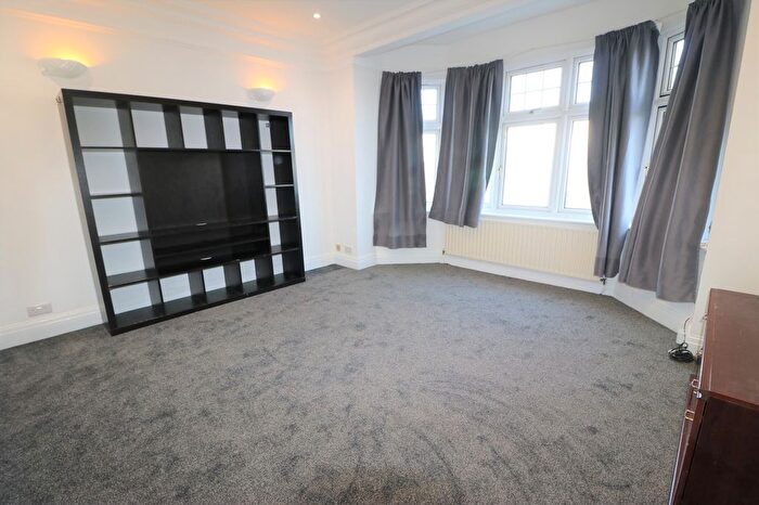 3 Bedroom Terraced House To Rent In Eastern Avenue, Ilford, Essex, IG2