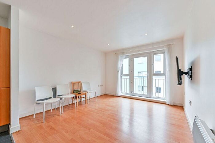 1 Bedroom Flat To Rent In Morton Close, Tower Hamlets, London, E1