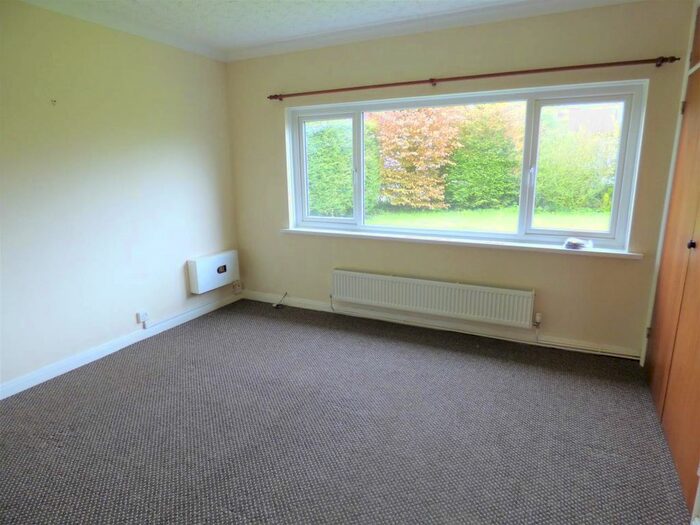 3 Bedroom Bungalow To Rent In Rhydargaeau, Carmarthen, Carmarthenshire