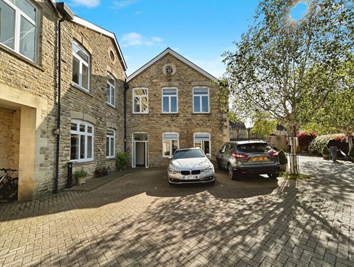 2 Bedroom Apartment To Rent In Woodford Mill, Witney, Oxfordshire, OX28