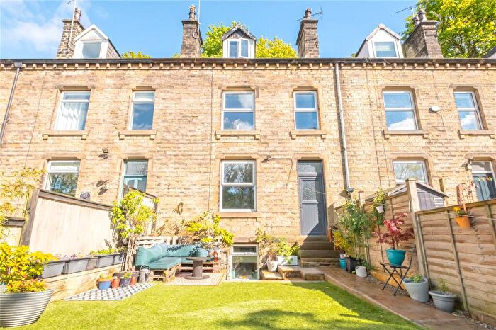 2 Bedroom Terraced House For Sale In Miry Lane, Thongsbridge, Holmfirth, HD9
