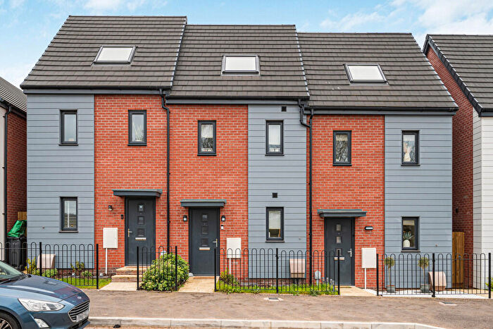 3 Bedroom Town House For Sale In Ingrams Place, Cranbrook, EX5